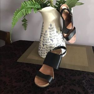 GREAT MED HEEL BLACK Sandals